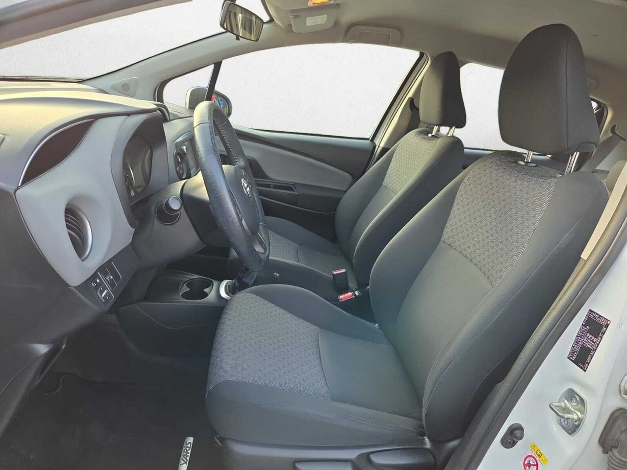Toyota Yaris 100 ACTIVE  - Foto 2