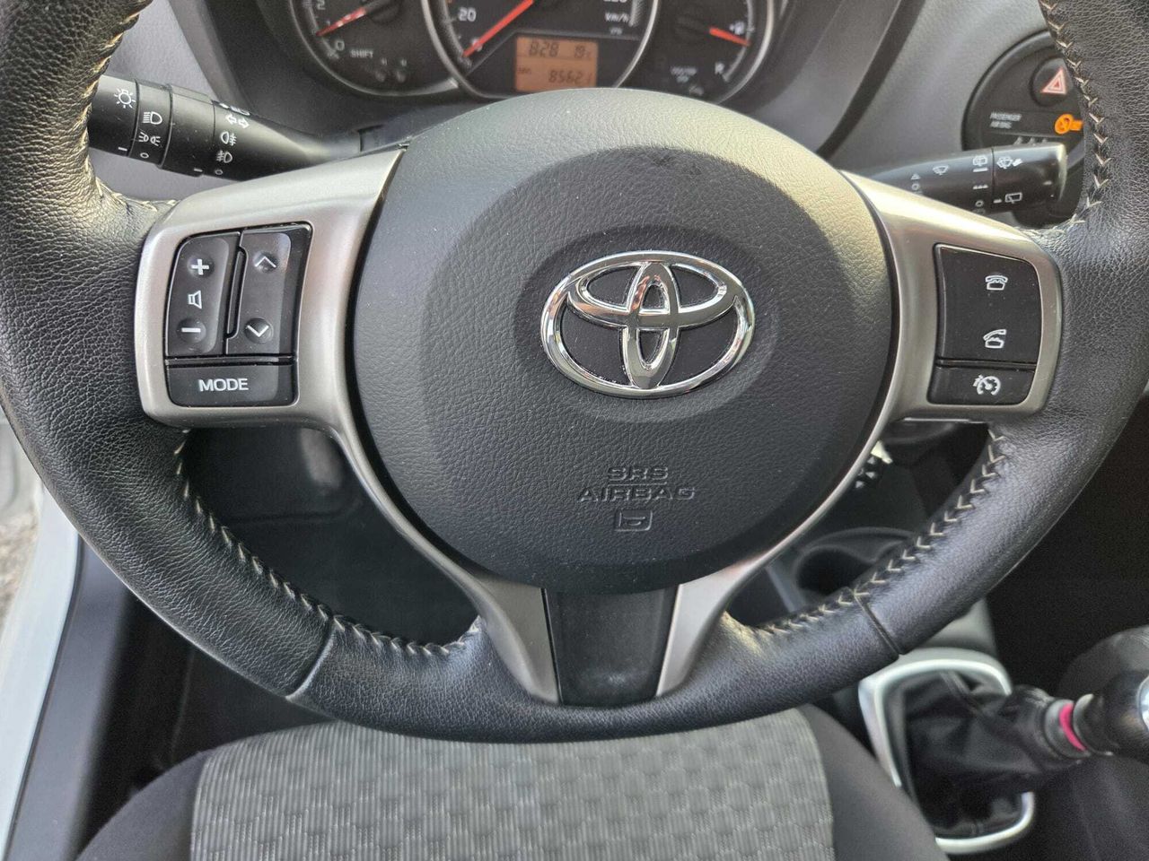 Toyota Yaris 100 ACTIVE  - Foto 2