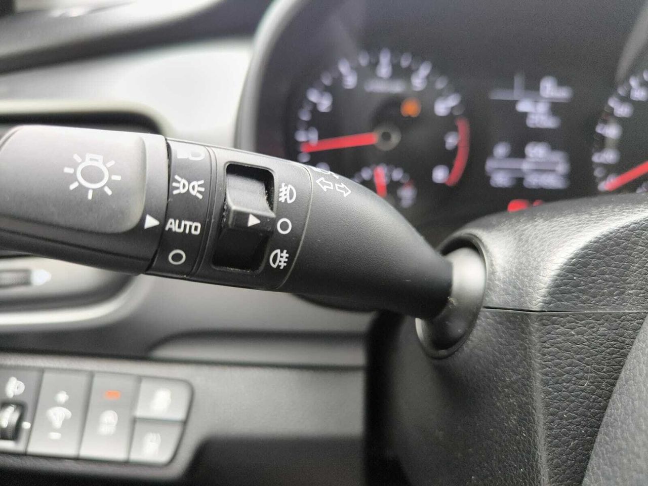 Kia Stonic 1.2 DPI DRIVE 84 CV  - Foto 2