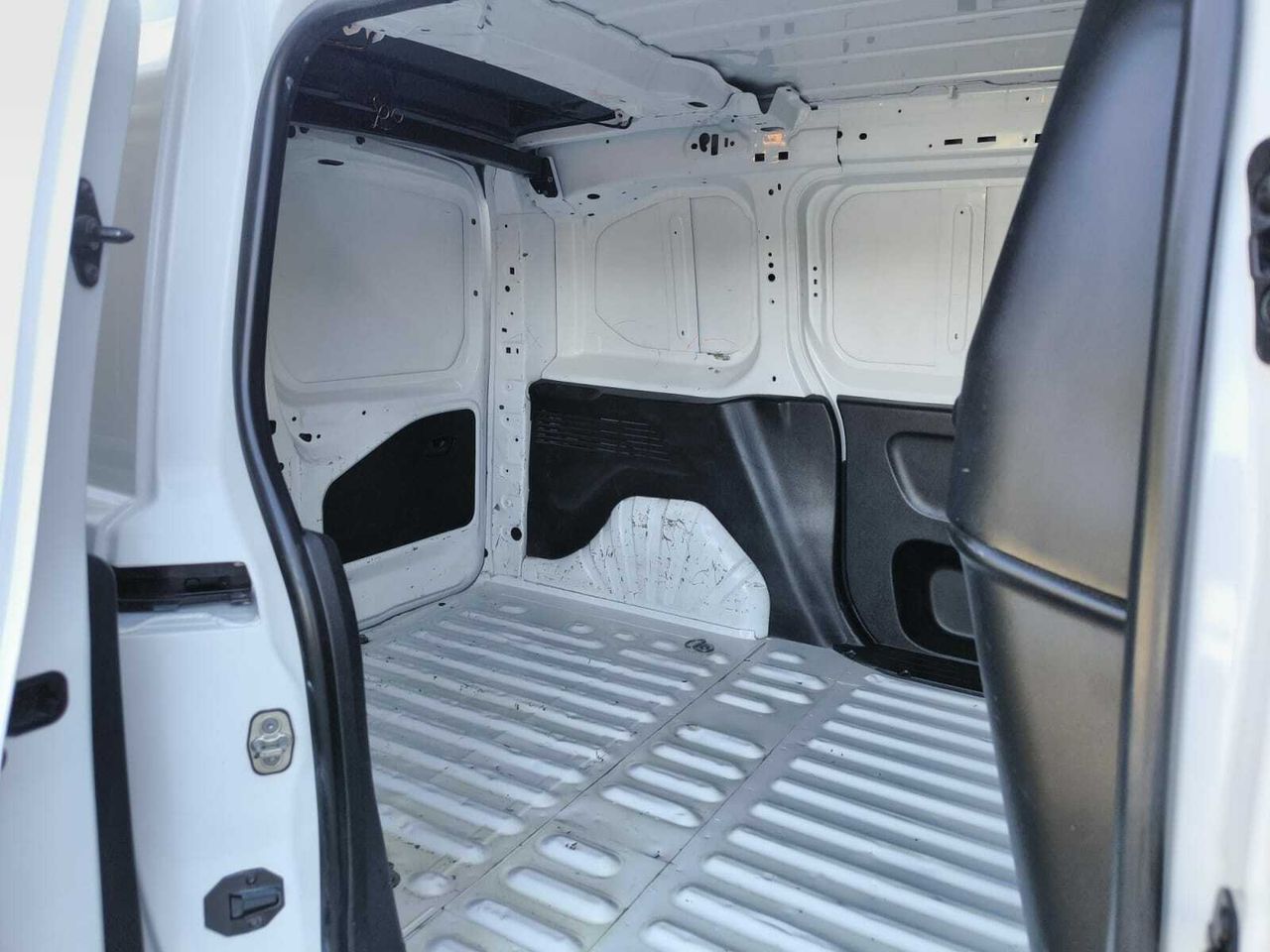Peugeot Partner PREMIUM STANDARD 600 KG BLUE HDI 100 CV  - Foto 2