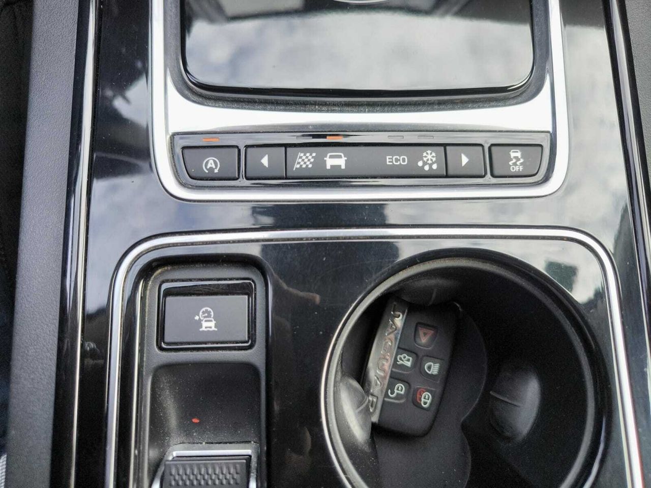 Jaguar XE 2.0 RWD PRESTIGE 180 CV AUT  - Foto 2