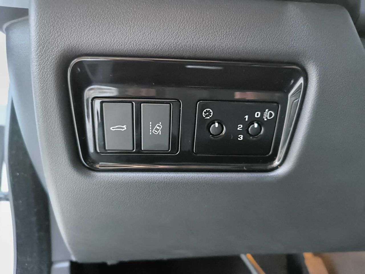 Jaguar XE 2.0 RWD PRESTIGE 180 CV AUT  - Foto 2