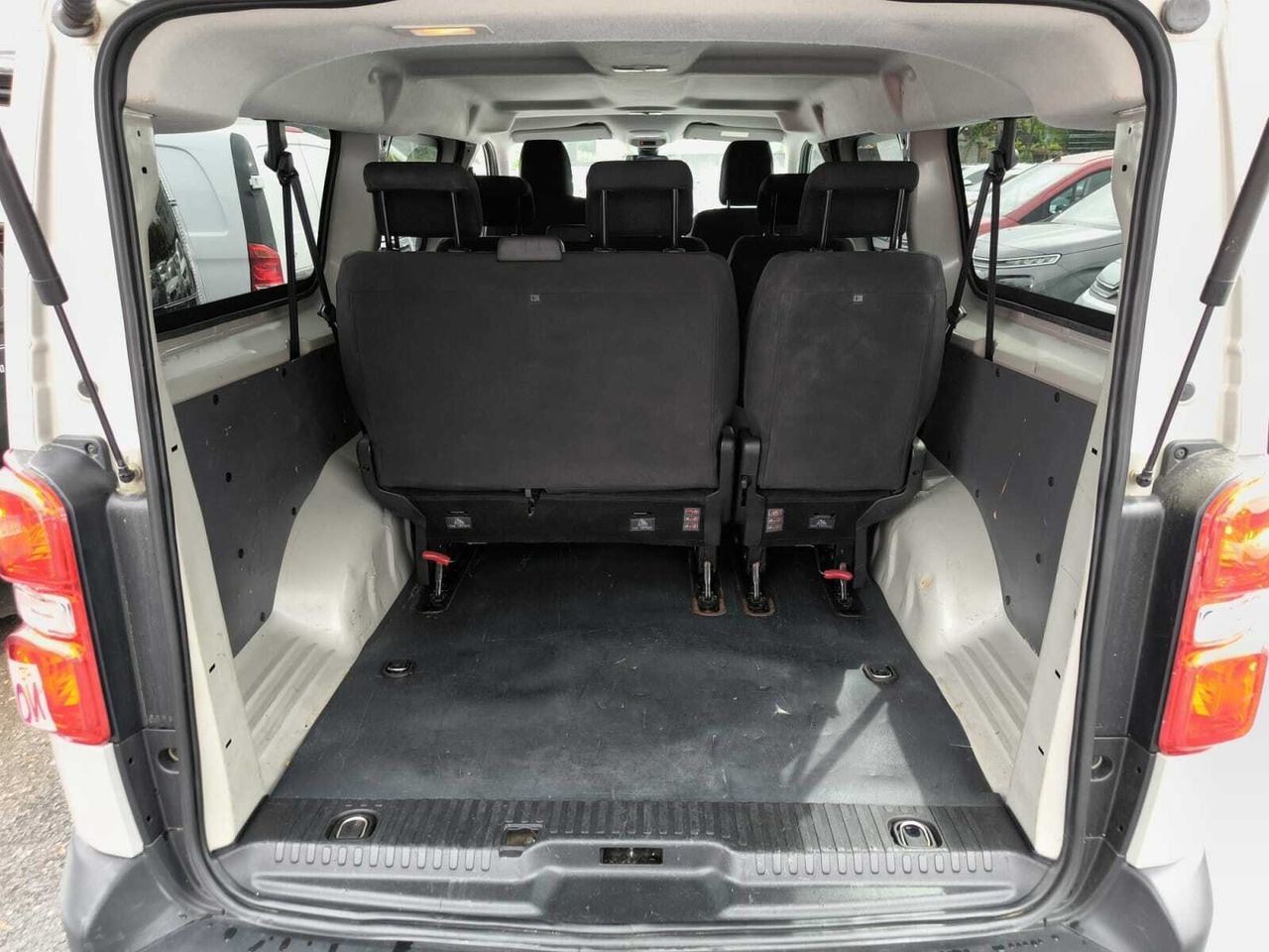 Peugeot Expert COMBI BLUE HDI 120 CV LONG 8 PLAZAS  - Foto 2