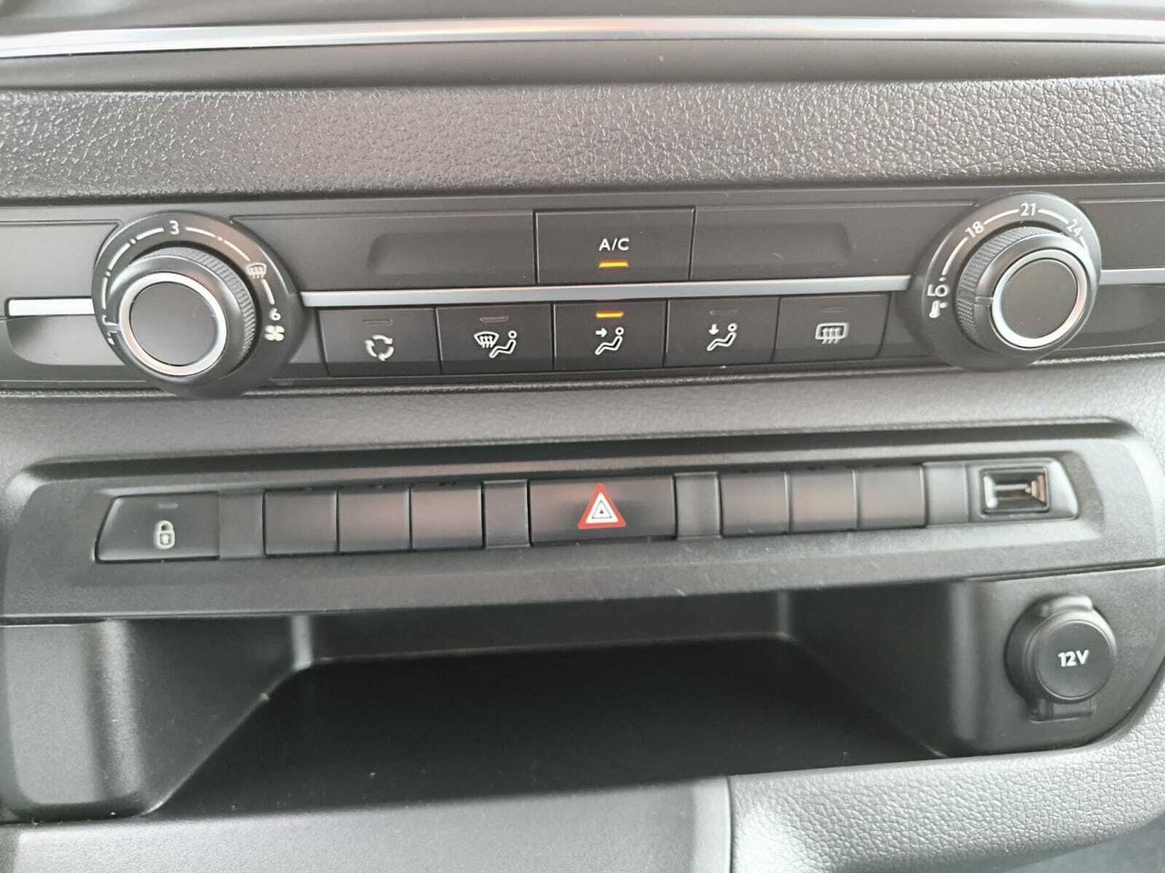 Peugeot Expert COMBI BLUE HDI 120 CV LONG 8 PLAZAS  - Foto 2