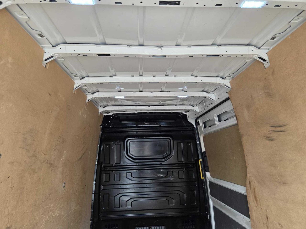 Volkswagen Crafter 30 FG BATALLA MEDIA L3 H2 BLUE HDI 140 CV 3000 KG  - Foto 2