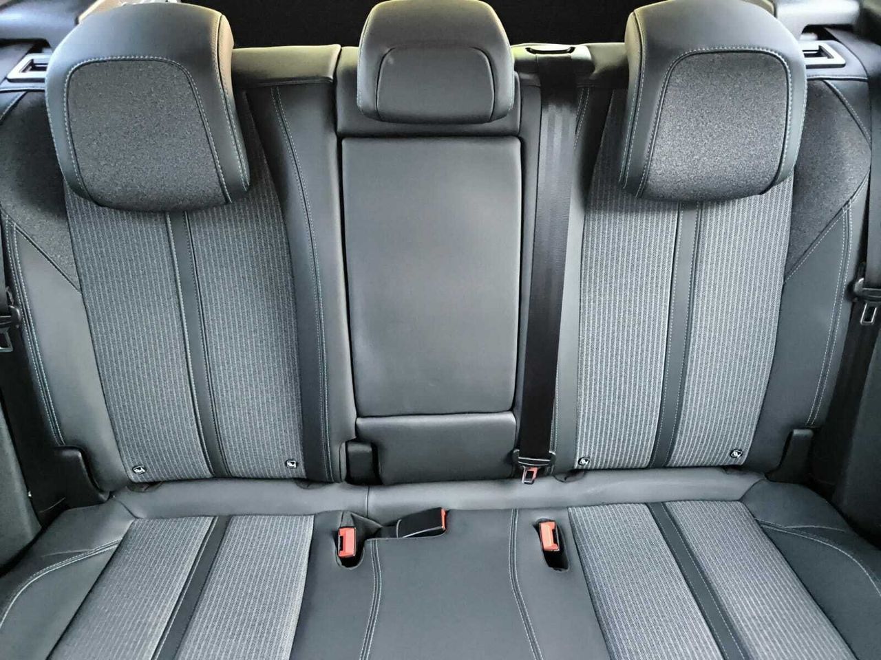 Peugeot 3008 Hybrid ALLURE PACK HYBRID 225 e-EAT8  - Foto 2