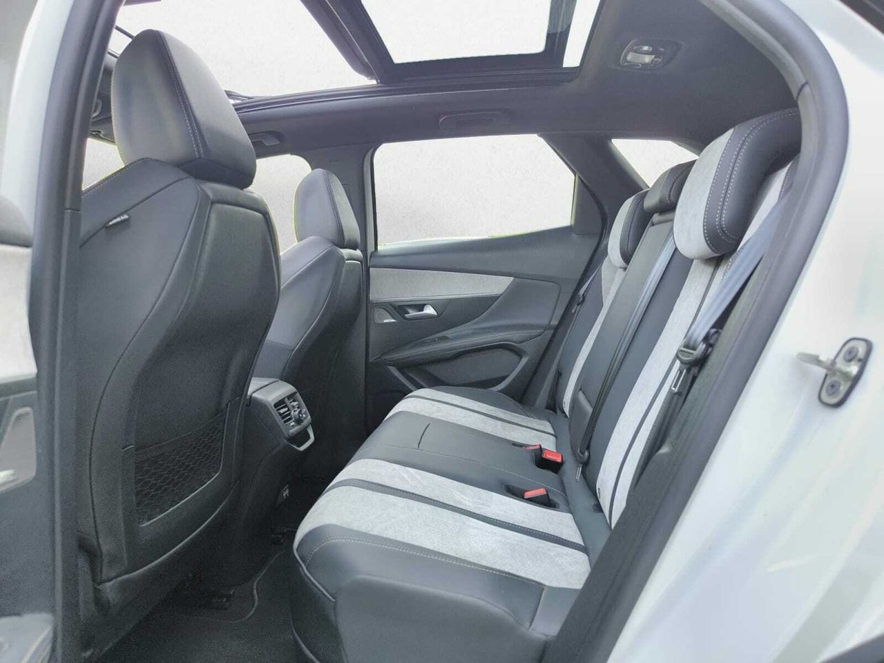 Peugeot 3008 Hybrid GT PACK HYBRID 300 e-EAT8  - Foto 2