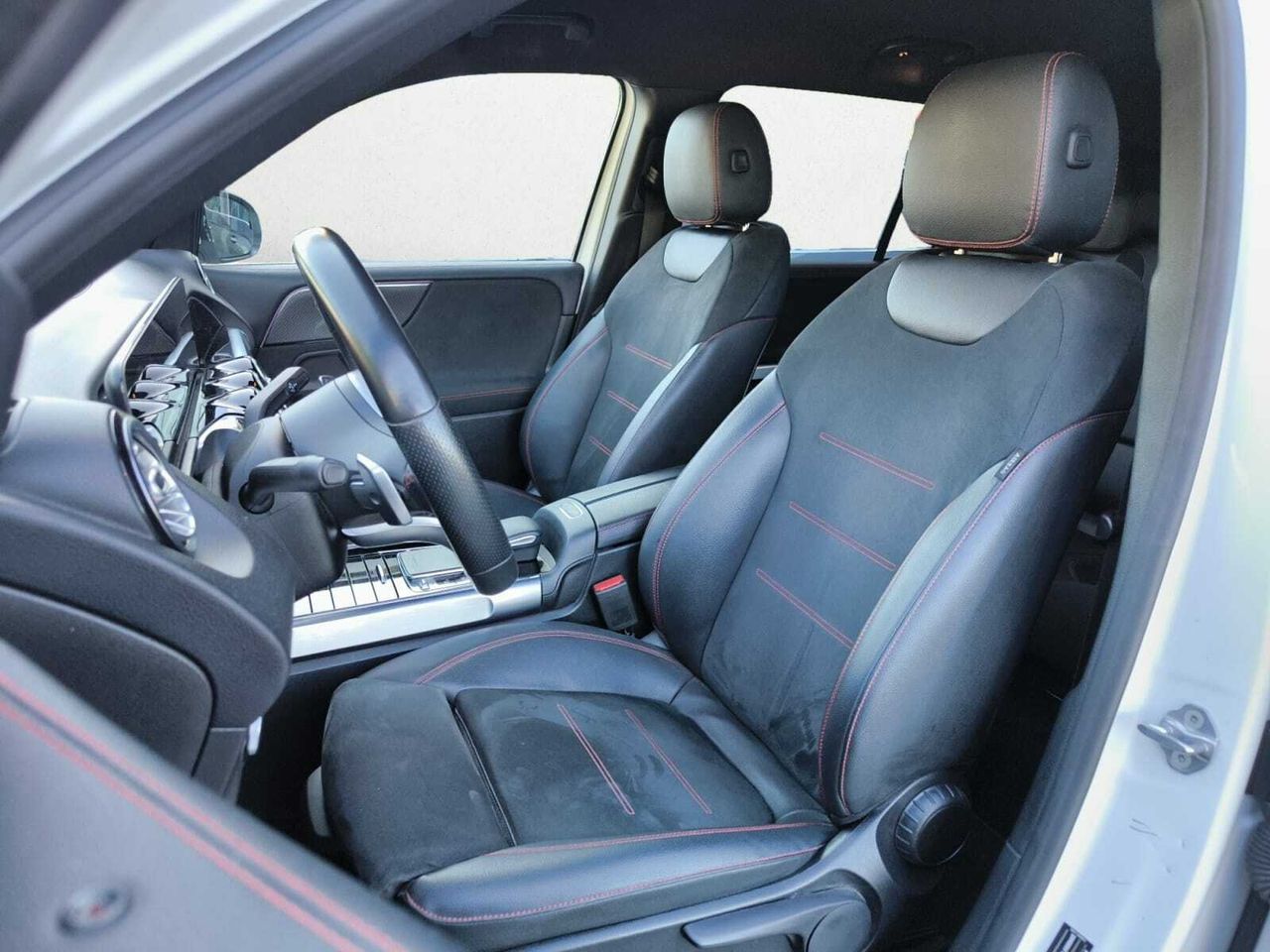 Mercedes GLB 200 D DCT 7 PLAZAS+ AMG LINE+PAQ PREMIUM+BOLA REMOLQUE  - Foto 2