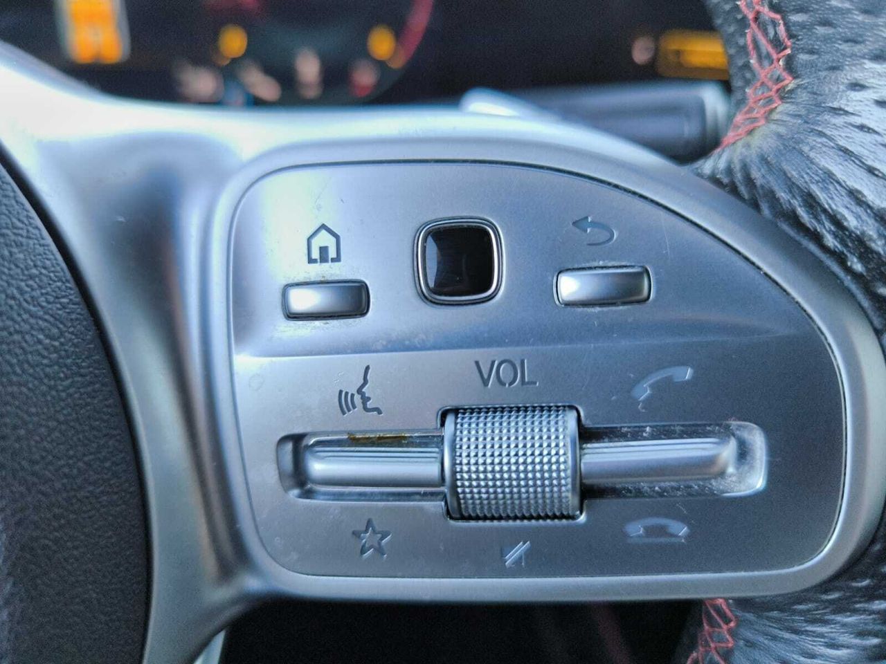 Mercedes GLB 200 D DCT 7 PLAZAS+ AMG LINE+PAQ PREMIUM+BOLA REMOLQUE  - Foto 2