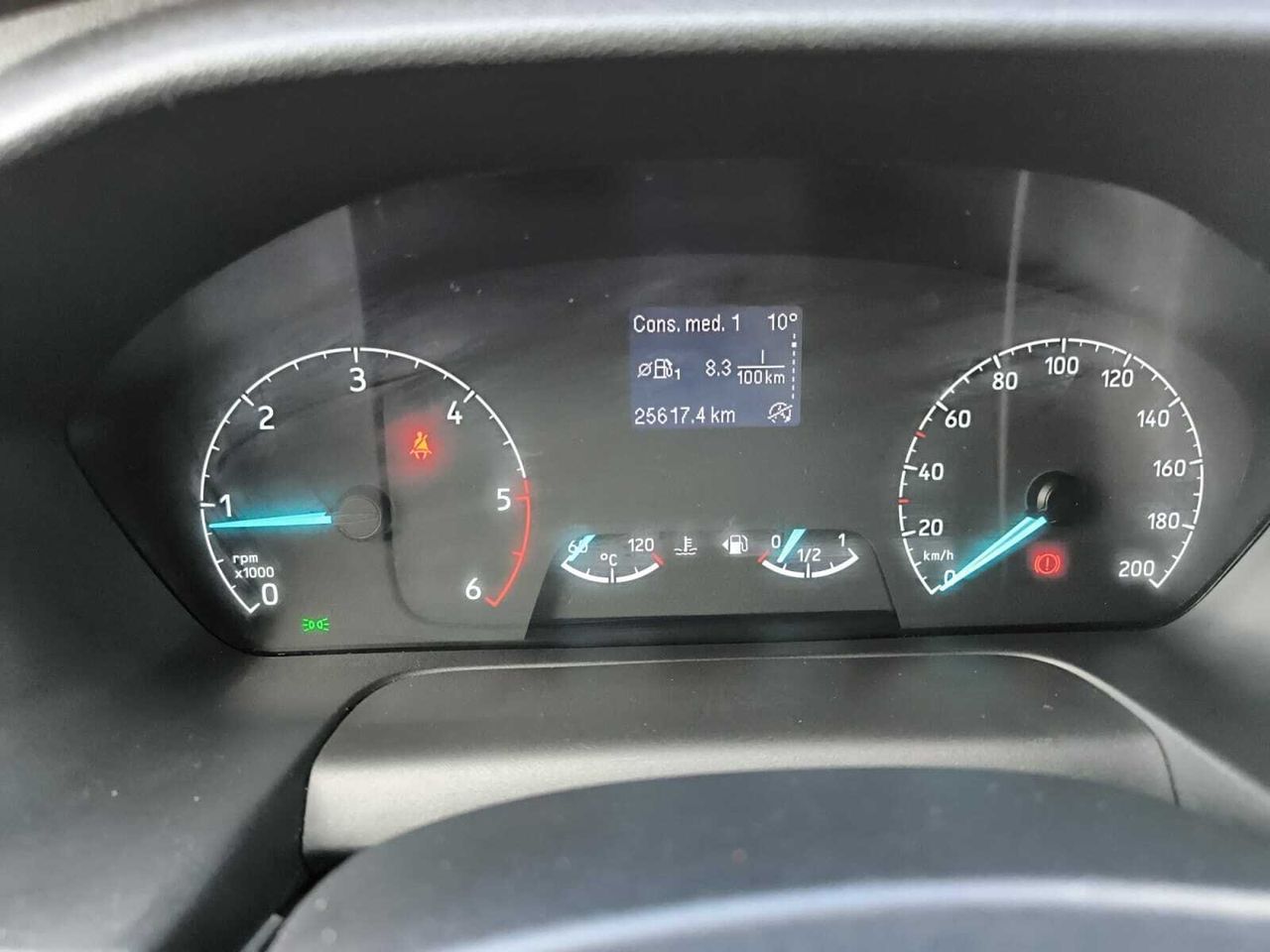 Ford Transit Custom KOMBI FT 340 L1 TRAIL 2.0 ECO BLUE HYBRID  - Foto 2