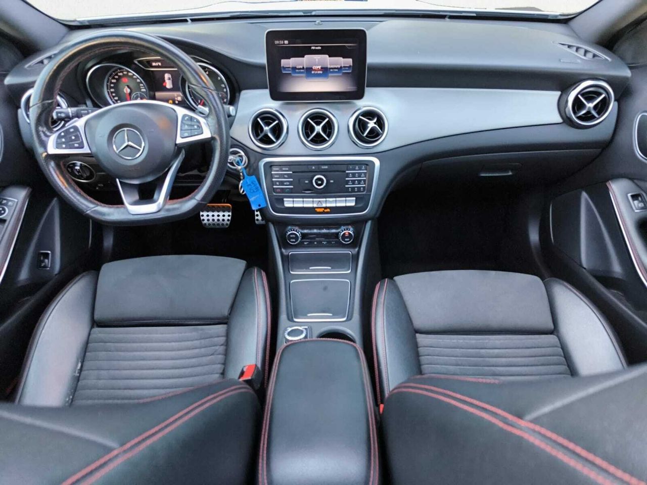 Mercedes GLA 200 D AMG + TECHO PANORAMICO + PAQ VENTAJA  - Foto 2