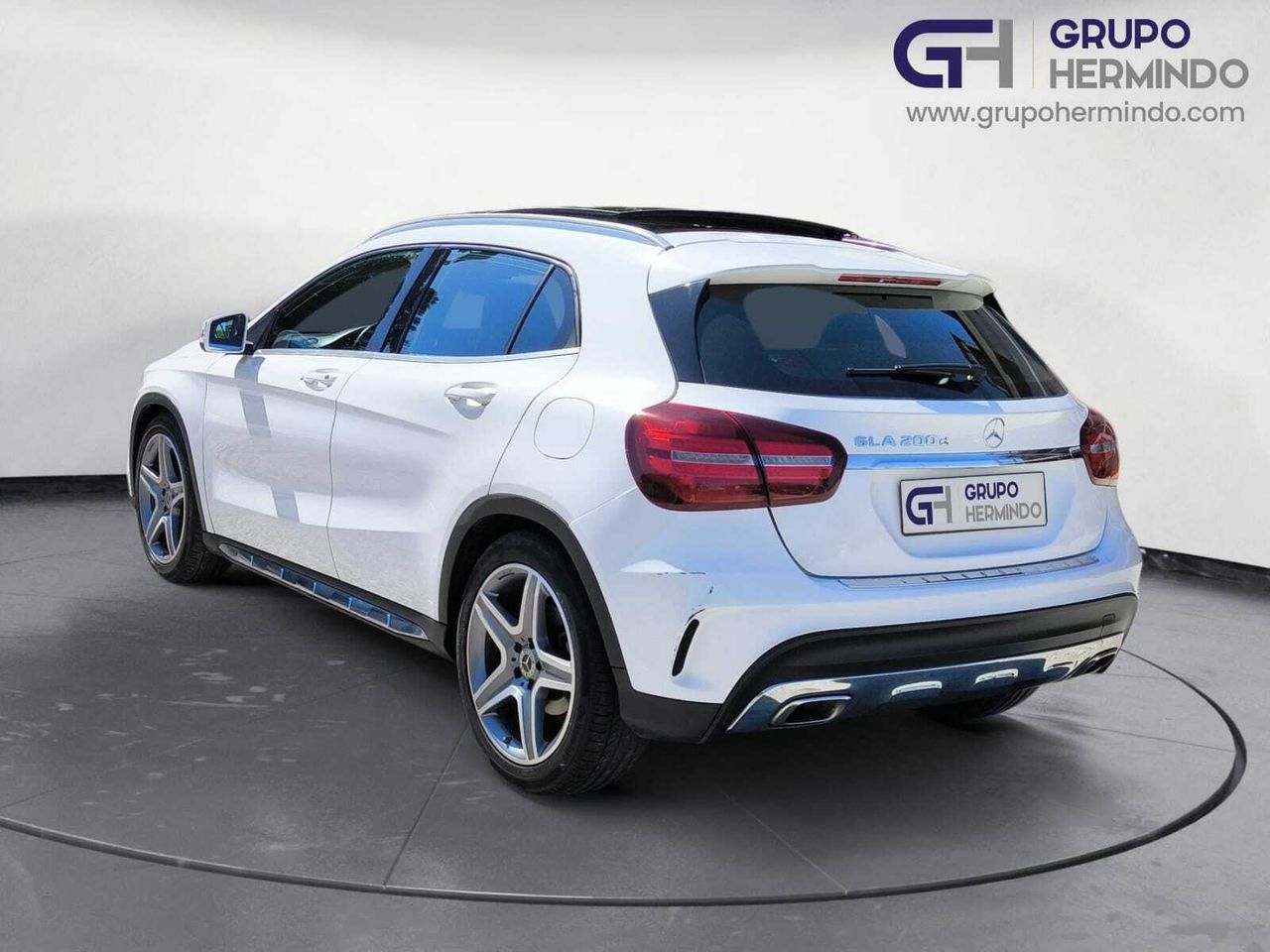 Mercedes GLA 200 D AMG + TECHO PANORAMICO + PAQ VENTAJA  - Foto 2