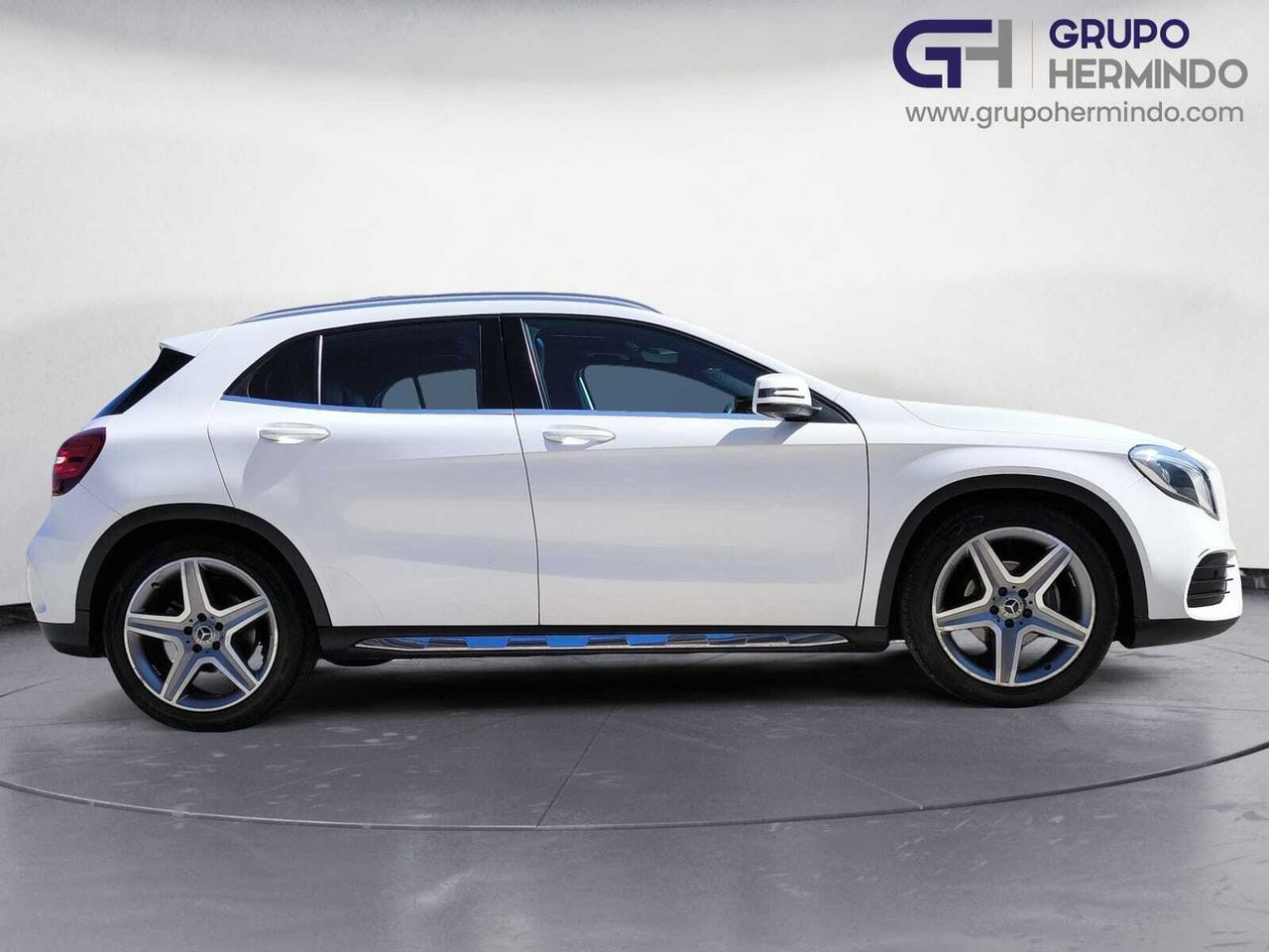 Mercedes GLA 200 D AMG + TECHO PANORAMICO + PAQ VENTAJA  - Foto 2