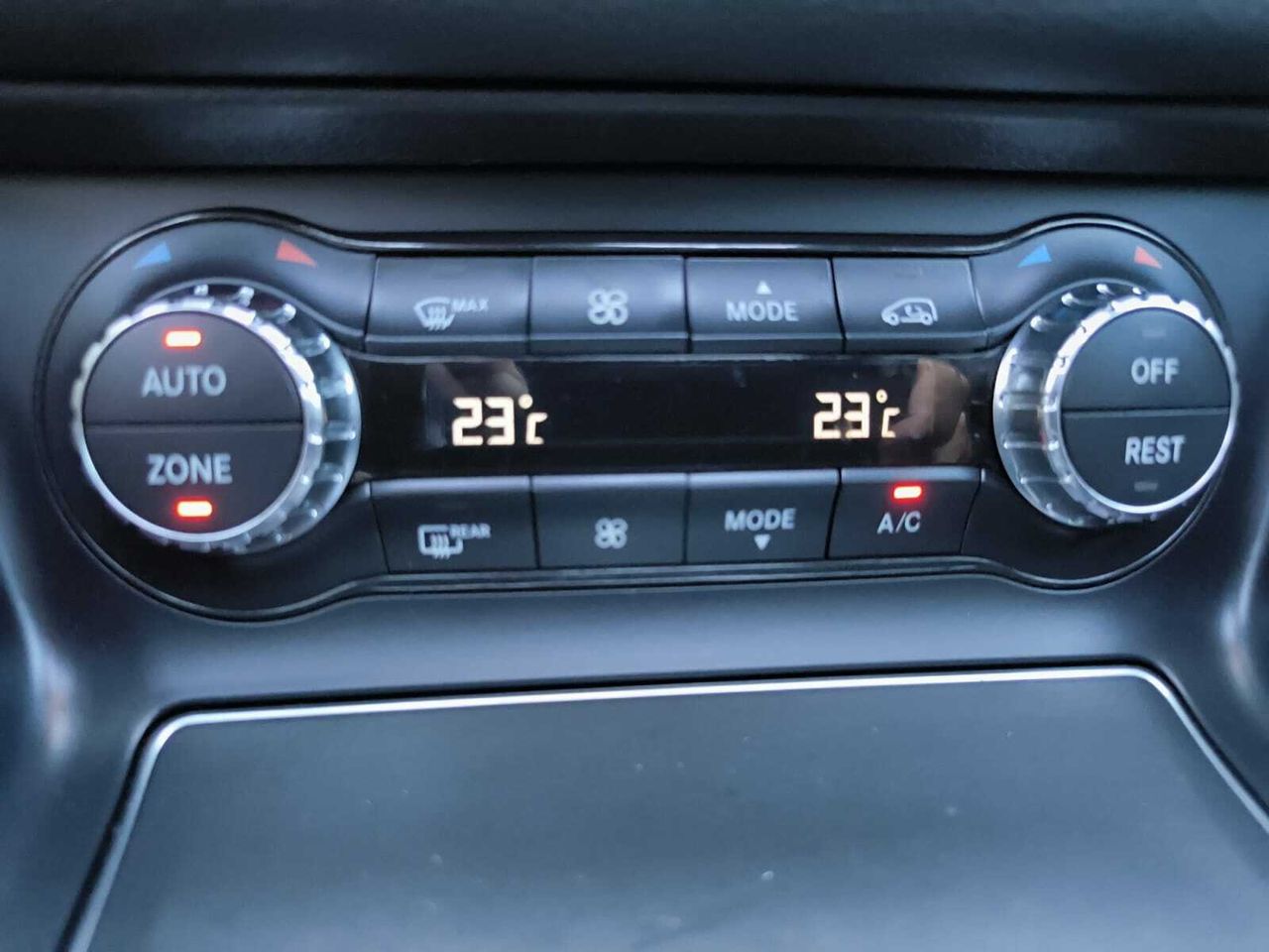 Mercedes GLA 200 D AMG + TECHO PANORAMICO + PAQ VENTAJA  - Foto 2
