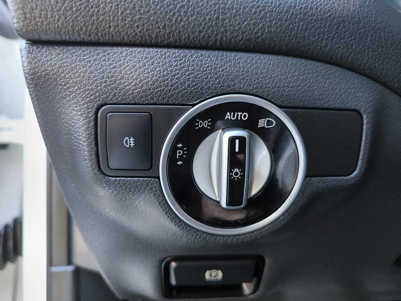 Mercedes GLA 200 D AMG + TECHO PANORAMICO + PAQ VENTAJA  - Foto 2
