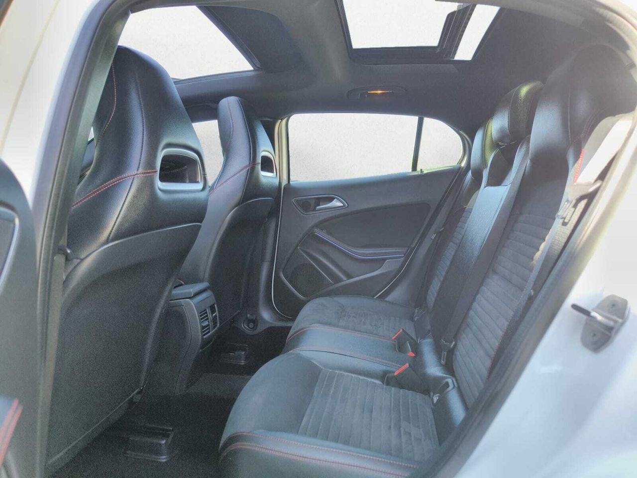 Mercedes GLA 200 D AMG + TECHO PANORAMICO + PAQ VENTAJA  - Foto 2