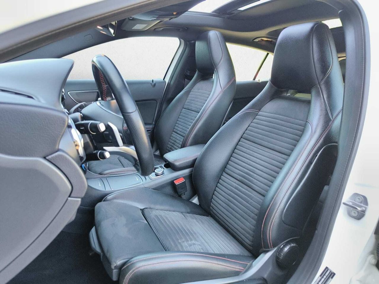 Mercedes GLA 200 D AMG + TECHO PANORAMICO + PAQ VENTAJA  - Foto 2