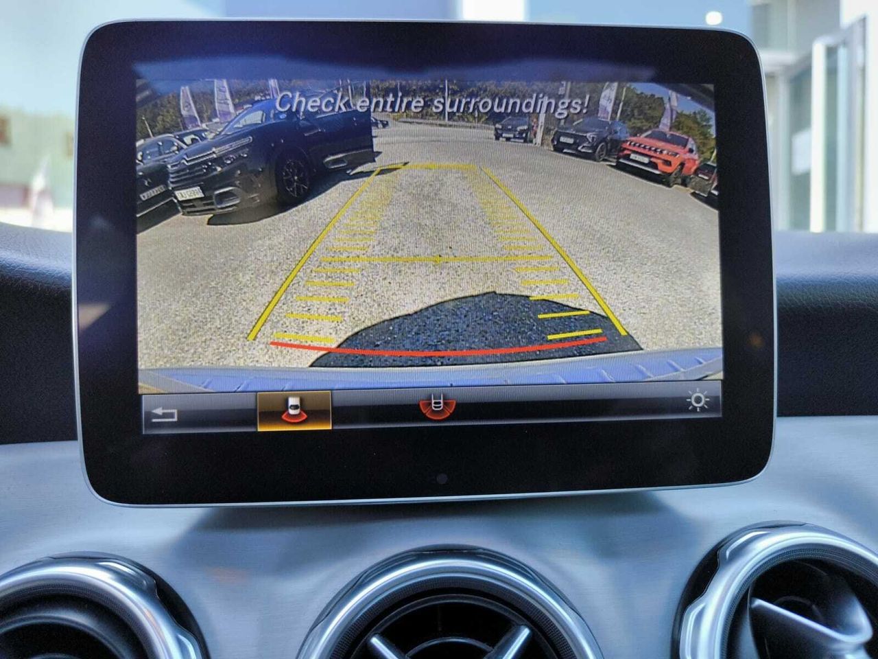 Mercedes GLA 200 D AMG + TECHO PANORAMICO + PAQ VENTAJA  - Foto 2