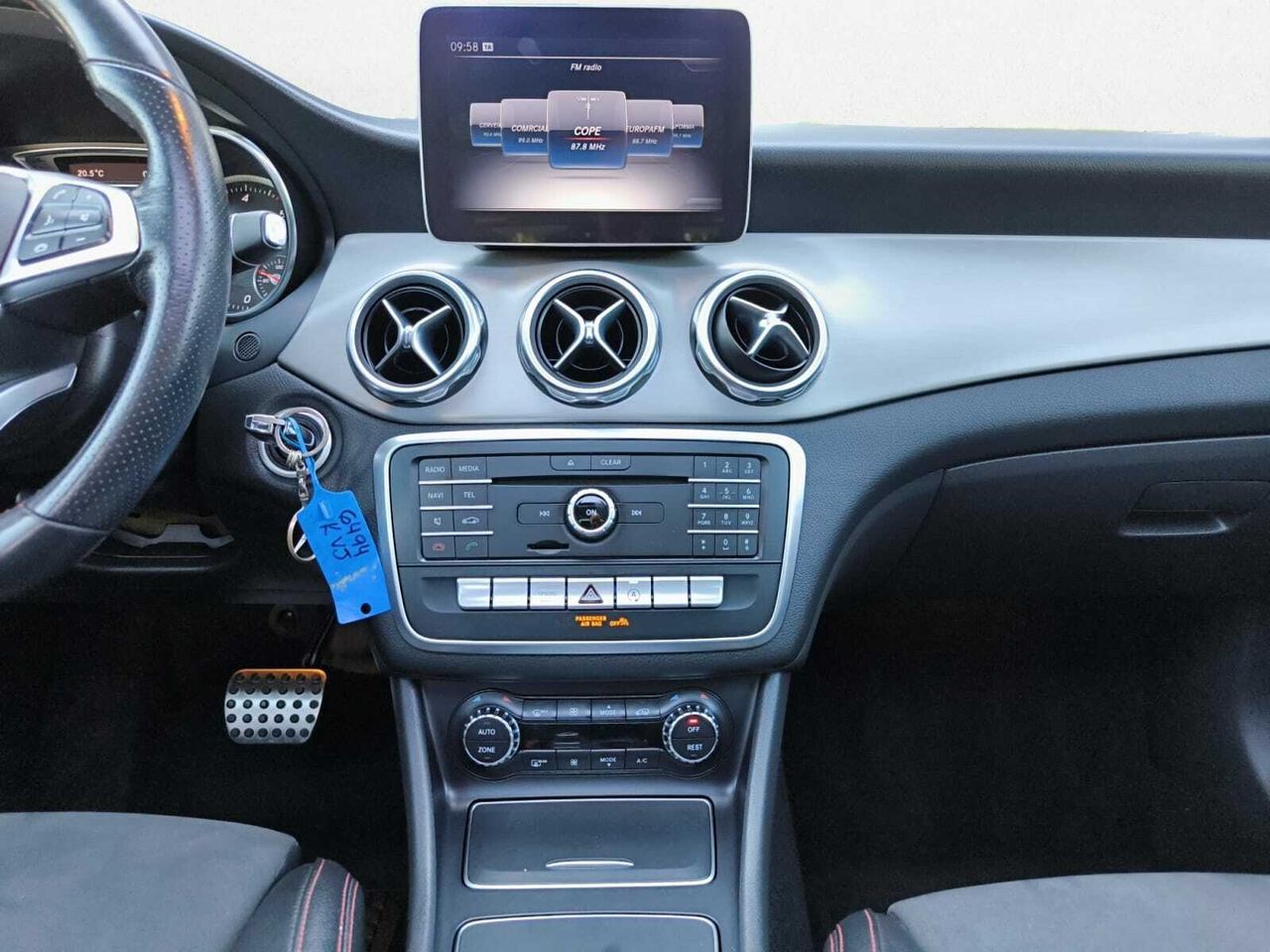 Mercedes GLA 200 D AMG + TECHO PANORAMICO + PAQ VENTAJA  - Foto 2