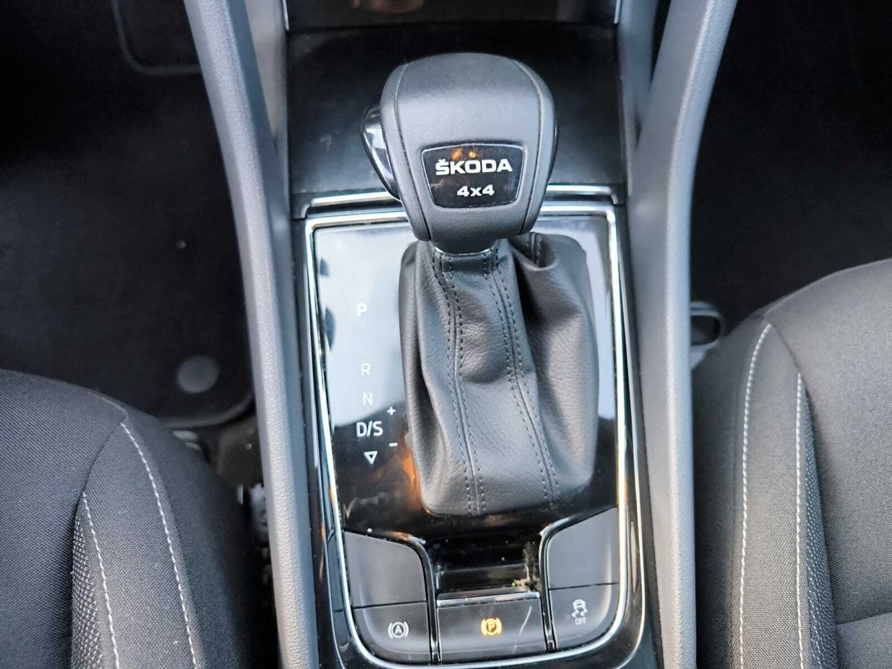 Skoda Karoq 2.0 TDI 150 CV SELECTION DSG 4X4  - Foto 2