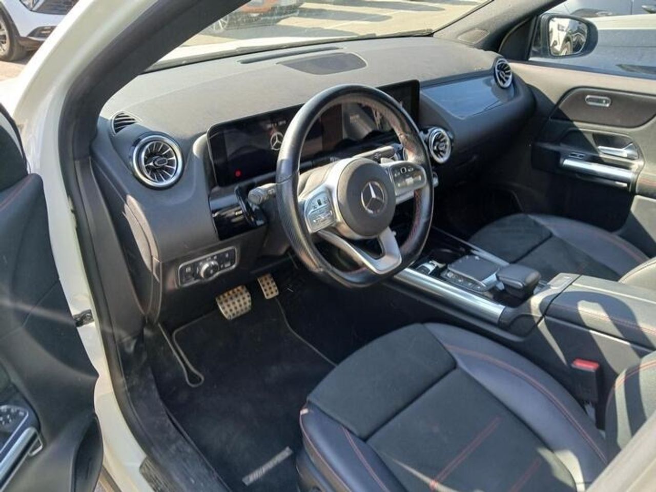 Mercedes GLA 200 D AMG LINE + PAQUETE PREMIUM+ SMARTPHONE  - Foto 2