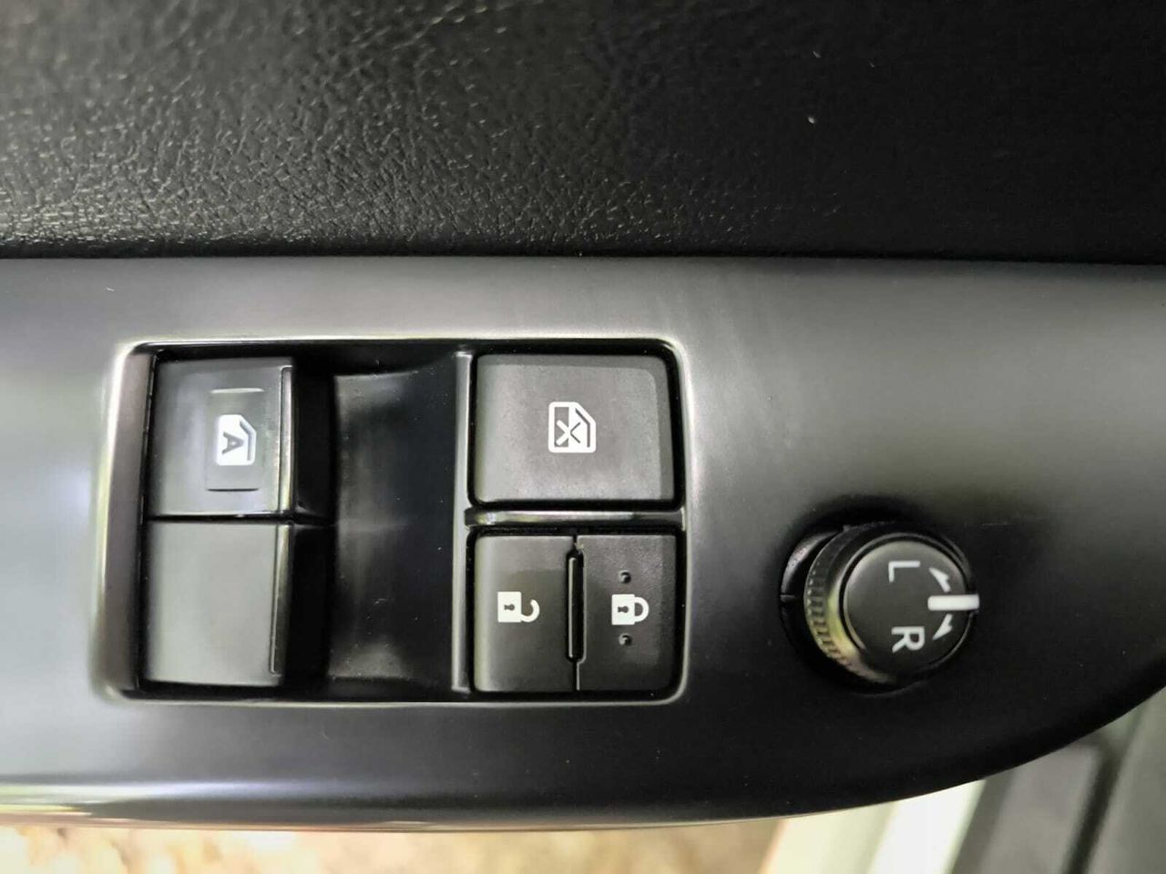 Toyota Hilux 2.4 D4D CABINA DOBLE GX  - Foto 2