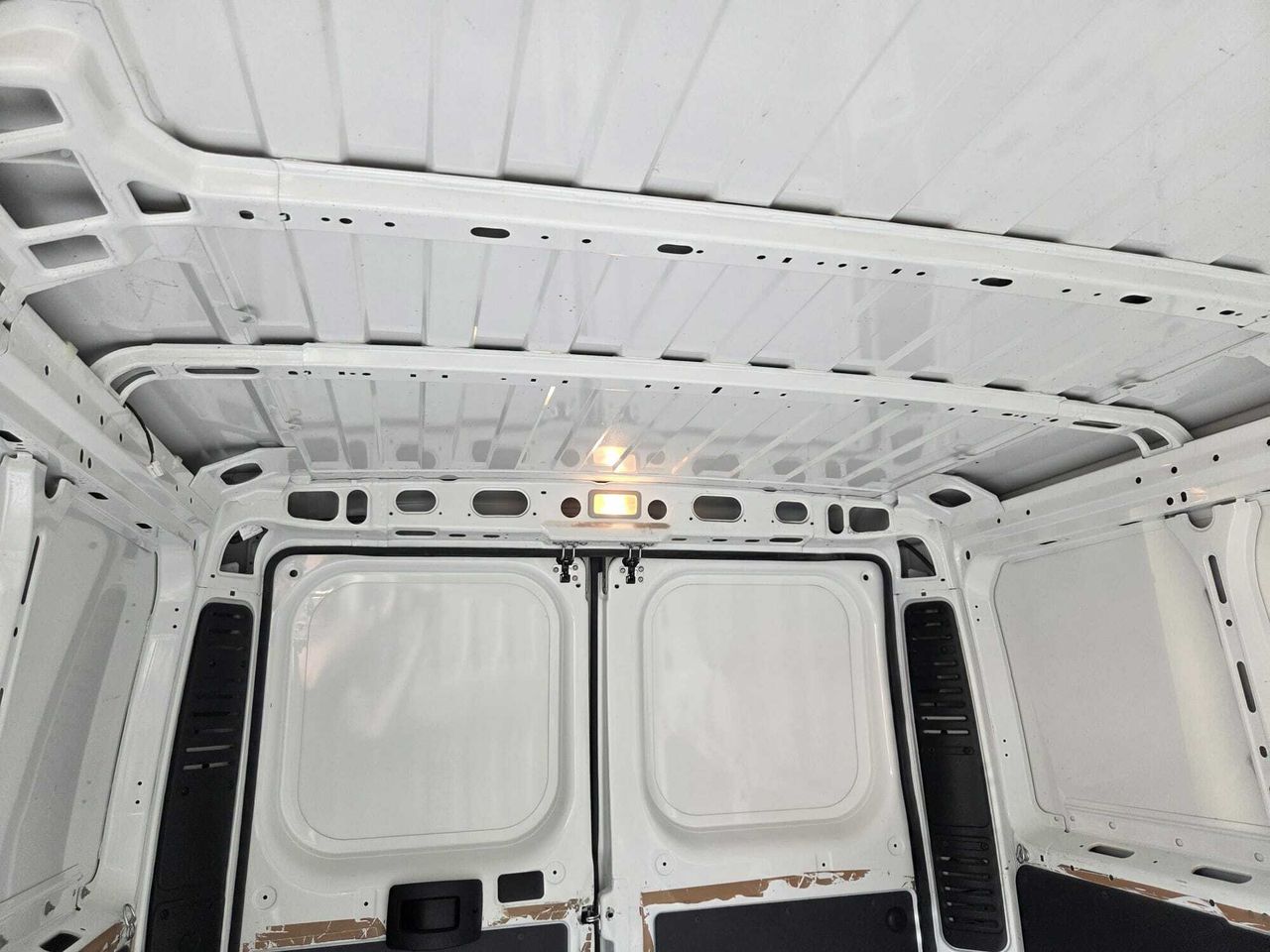 Peugeot Boxer FURGON PACK 330 L1 H1 BLUE HDI 120 CV  - Foto 2
