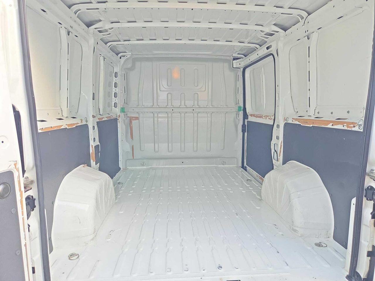 Peugeot Boxer FURGON PACK 330 L1 H1 BLUE HDI 120 CV  - Foto 2