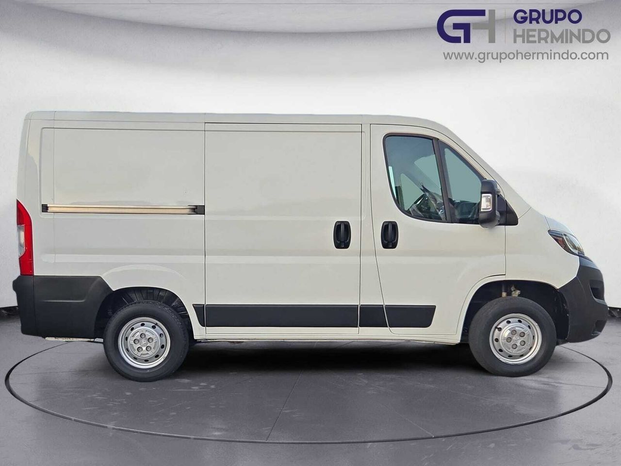 Peugeot Boxer FURGON PACK 330 L1 H1 BLUE HDI 120 CV  - Foto 2