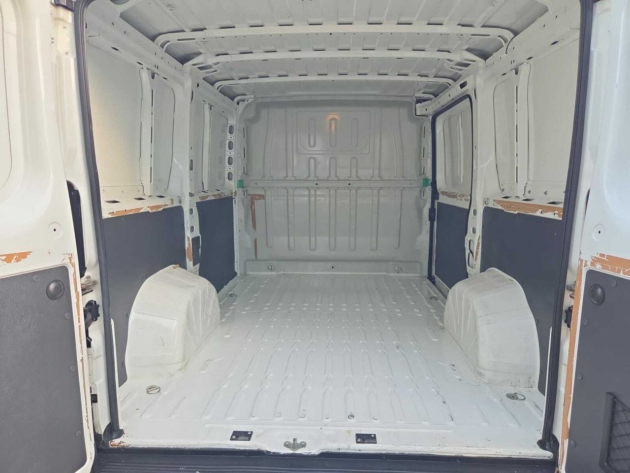 Peugeot Boxer FURGON PACK 330 L1 H1 BLUE HDI 120 CV  - Foto 2