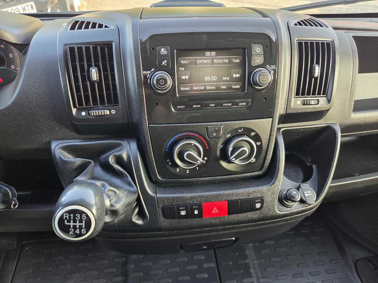 Peugeot Boxer FURGON PACK 330 L1 H1 BLUE HDI 120 CV  - Foto 2