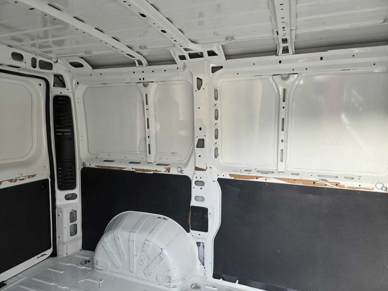 Peugeot Boxer FURGON PACK 330 L1 H1 BLUE HDI 120 CV  - Foto 2