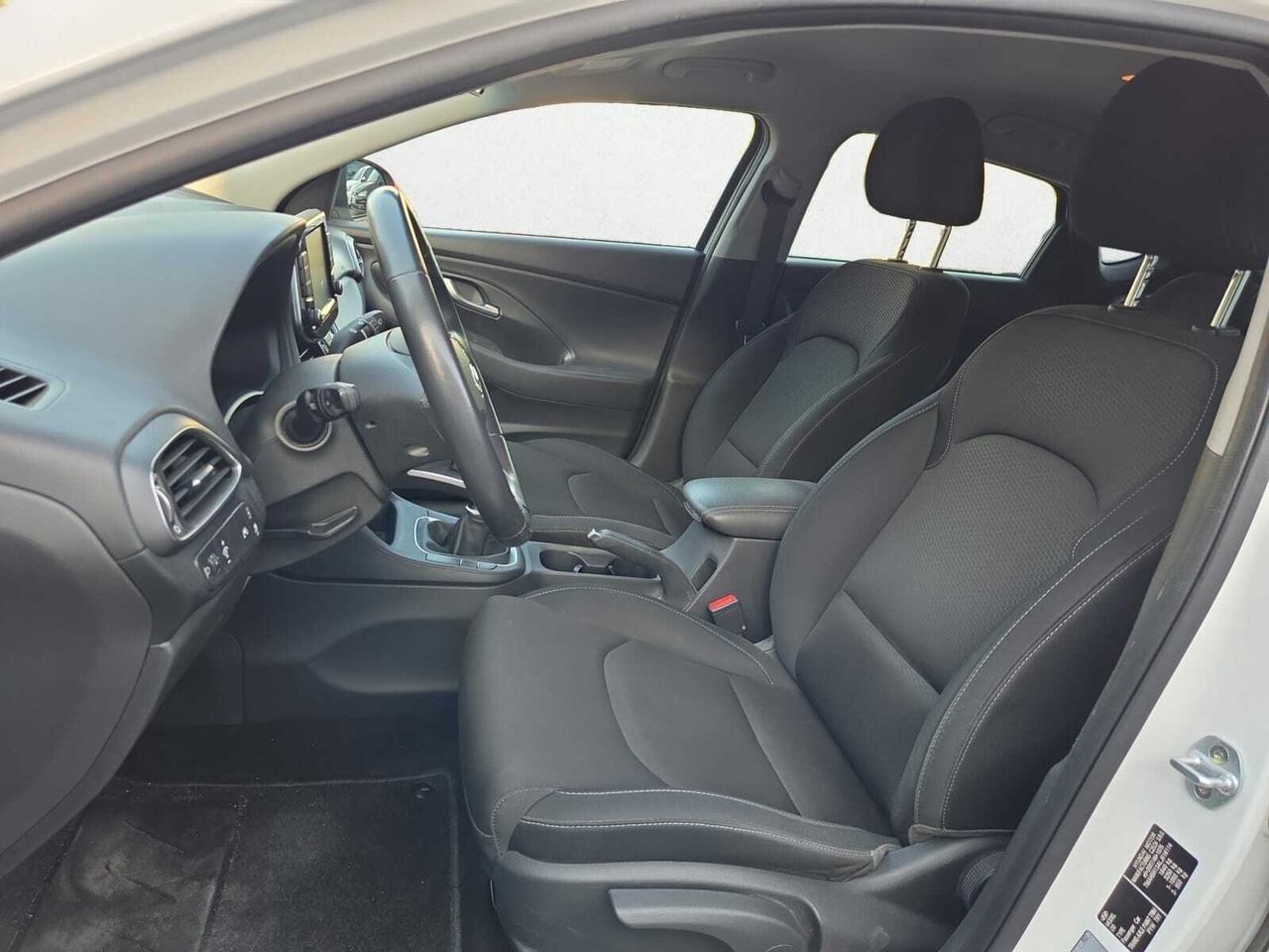 Hyundai i30 1.4 TGDI STYLE FASTBACK  - Foto 2