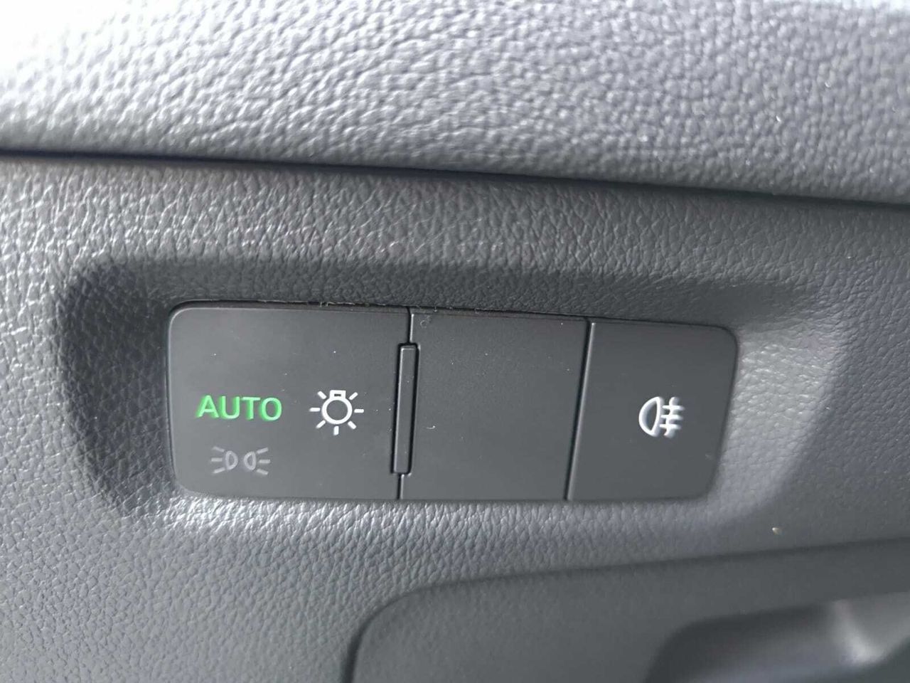 Skoda Octavia COMBI 2.0 TDI 150 CV DSG AMBITION + PACK BUSINESS  - Foto 2