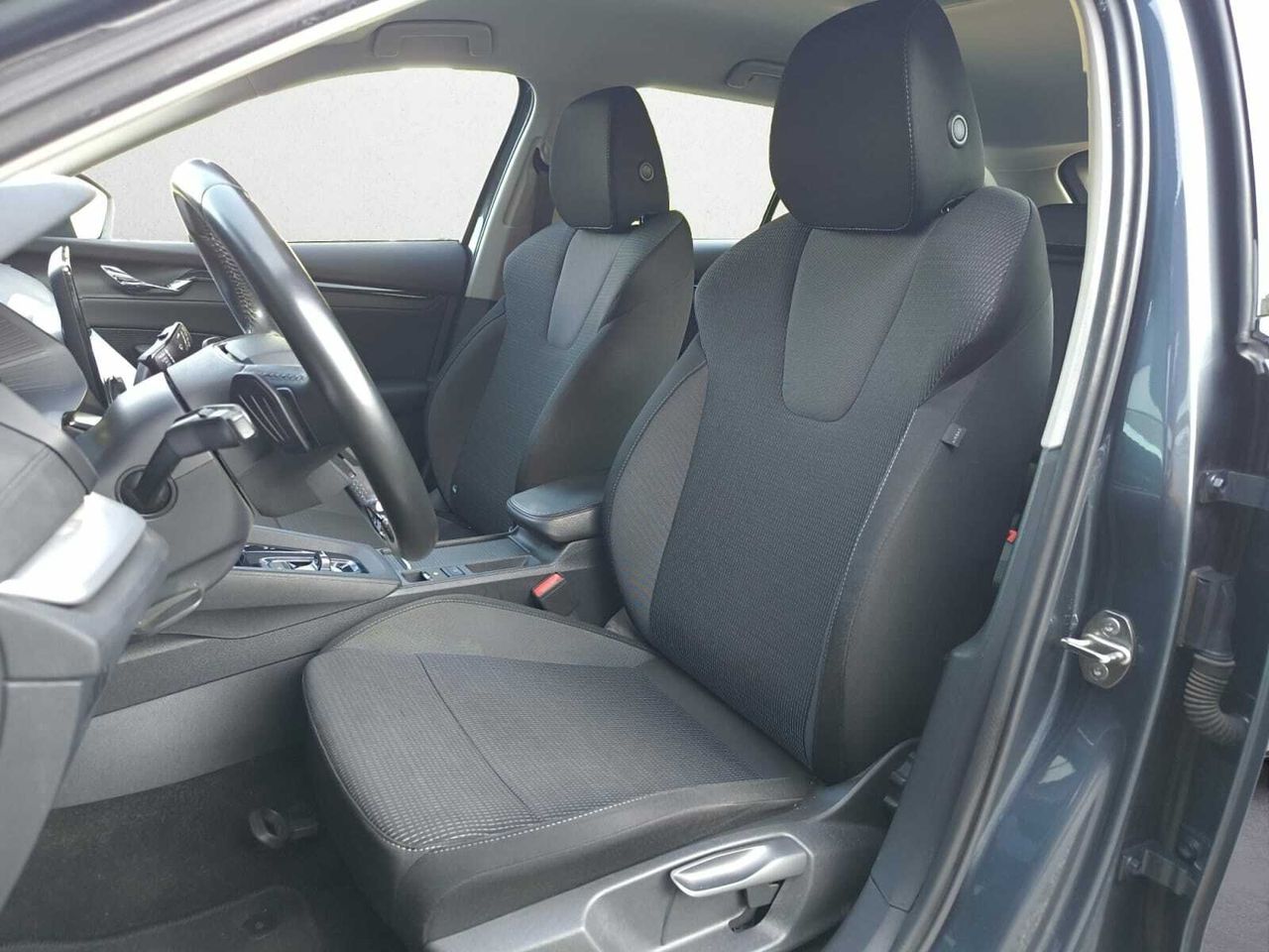 Skoda Octavia COMBI 2.0 TDI 150 CV DSG AMBITION + PACK BUSINESS  - Foto 2