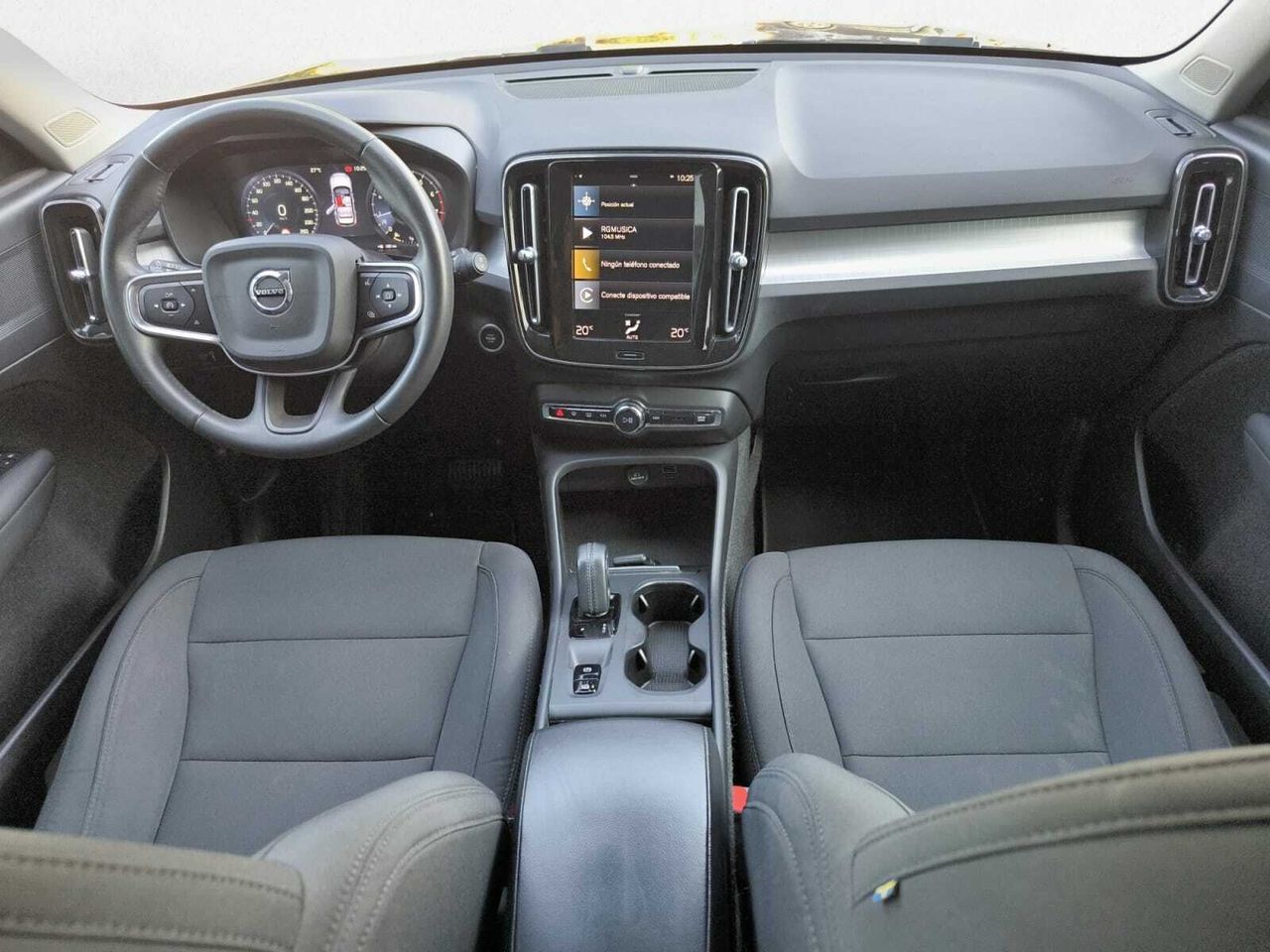 Volvo XC40 1.5 T3 MOMENTUM AUT  - Foto 2