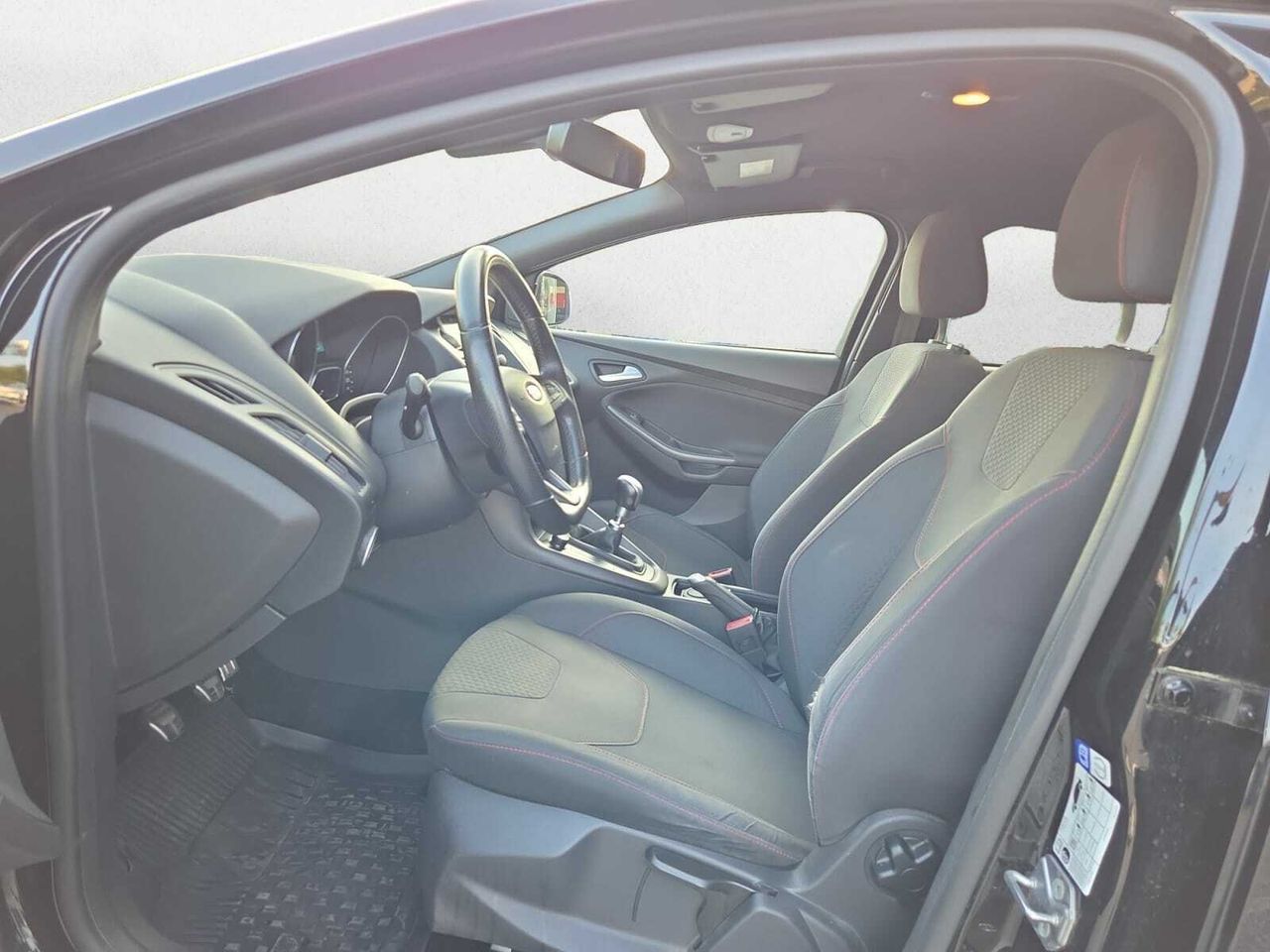 Ford Focus ST LINE SPORT 120 CV  - Foto 2