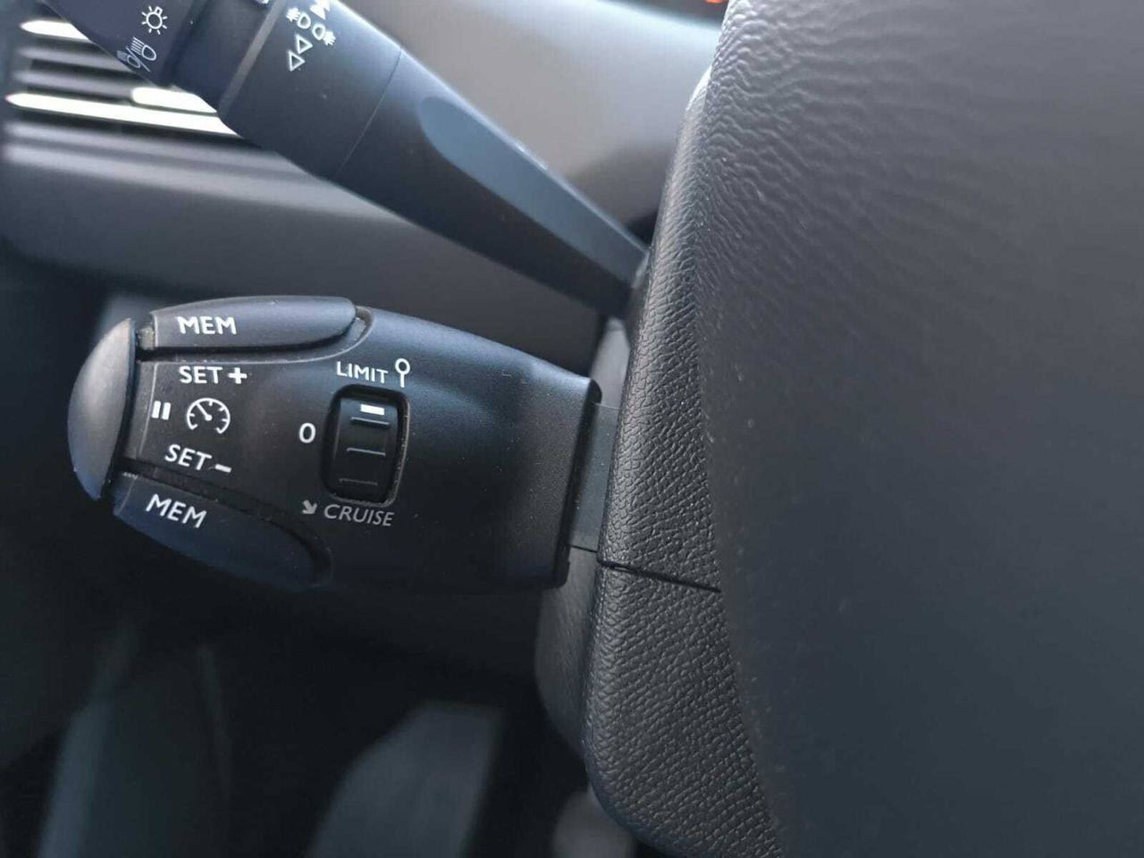 Peugeot 308 ACTIVE PACK BLUE HDI  100 CV  - Foto 2