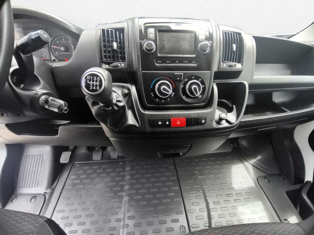 Peugeot Boxer FG PACK 335 L2 H2 BLUE HDI 140 CV  - Foto 2
