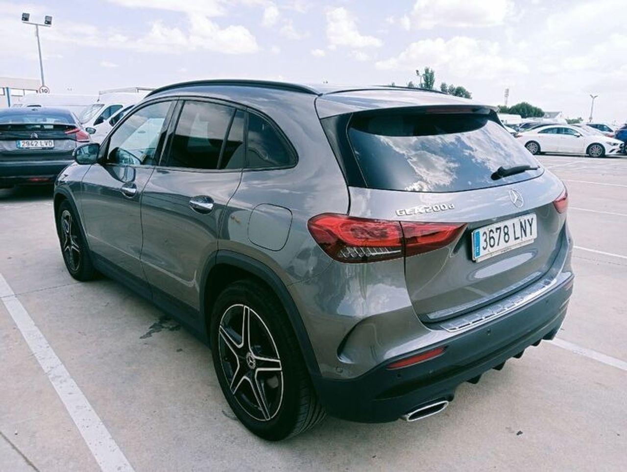 Mercedes GLA 200 D AMG LINE + PAQUETE PREMIUM+ SMARTPHONE  - Foto 2