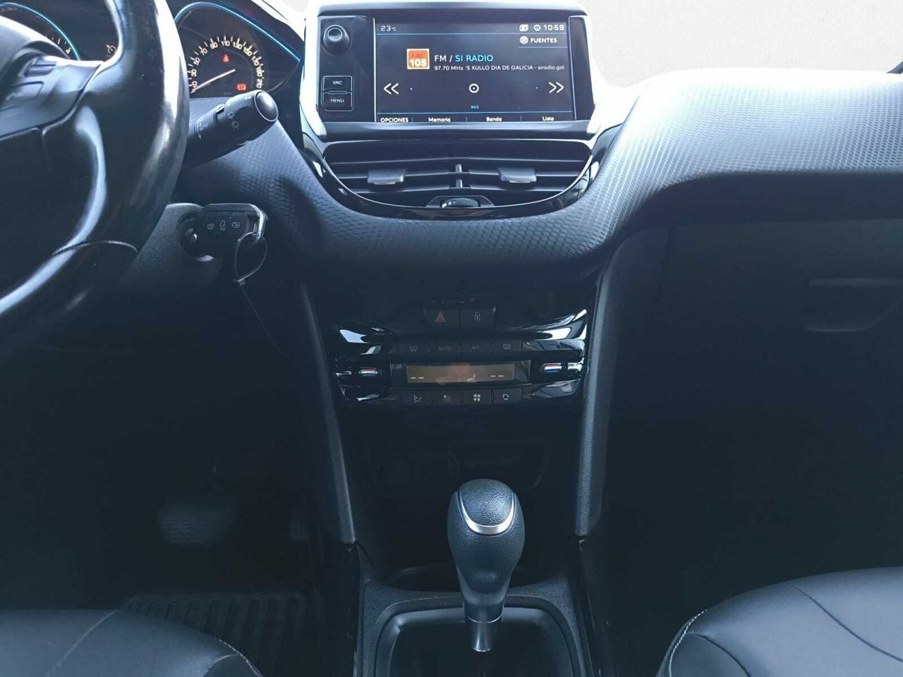 Peugeot 2008 ALLURE BLUE HDI 120 CV EAT6  - Foto 2