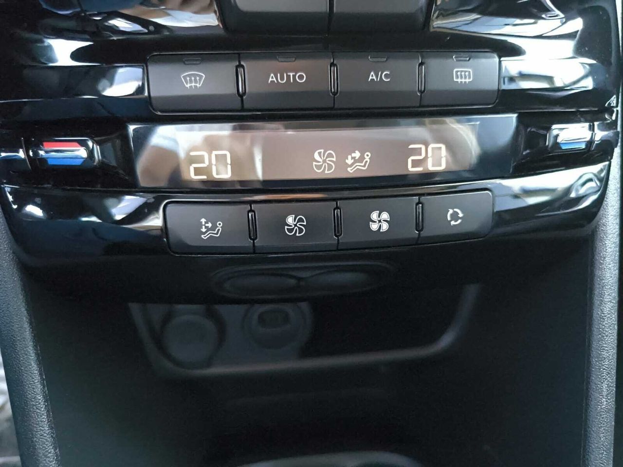 Peugeot 2008 ALLURE BLUE HDI 120 CV EAT6  - Foto 2