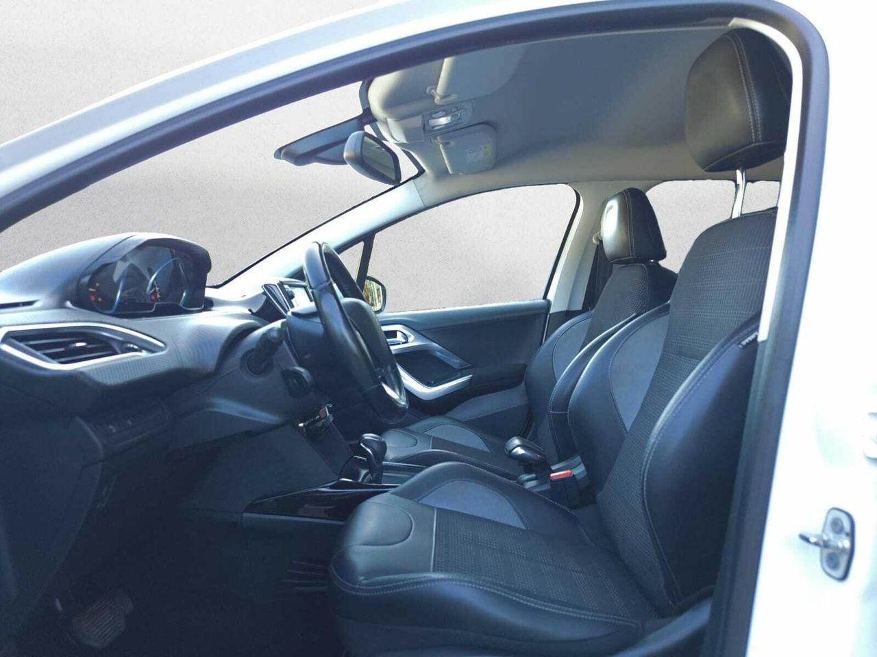 Peugeot 2008 ALLURE BLUE HDI 120 CV EAT6  - Foto 2