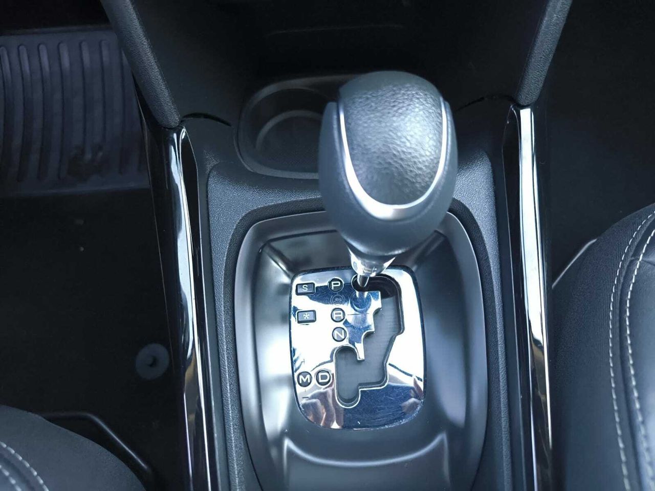 Peugeot 2008 ALLURE BLUE HDI 120 CV EAT6  - Foto 2
