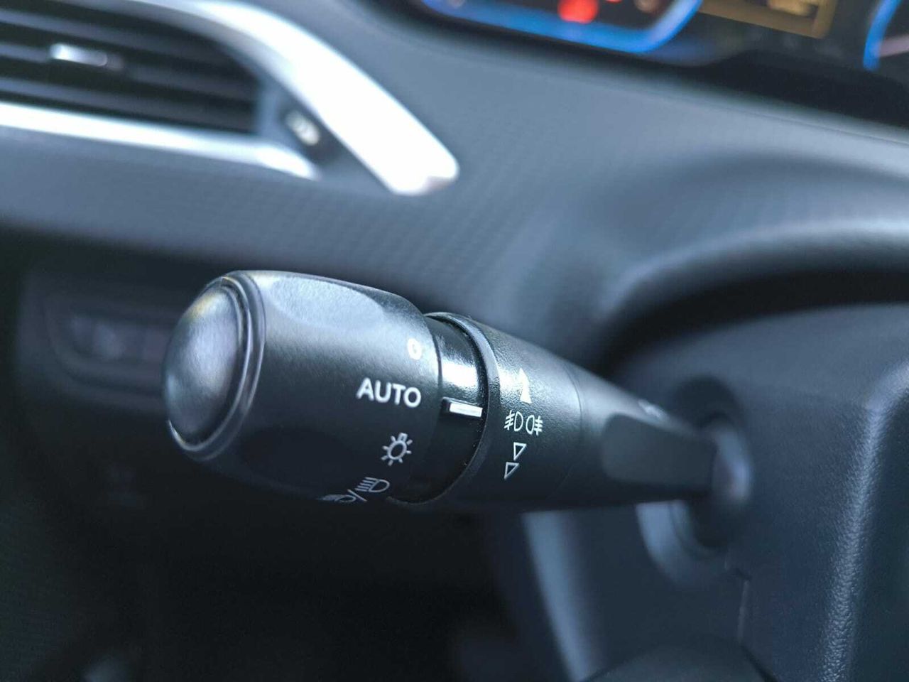 Peugeot 2008 ALLURE BLUE HDI 120 CV EAT6  - Foto 2
