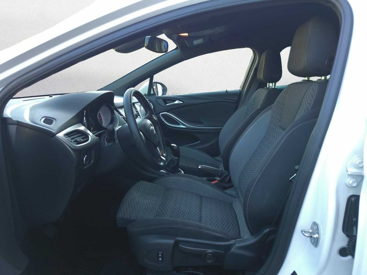Opel Astra 1.5 D DVC 77 KW 105 CV EDITION  - Foto 2