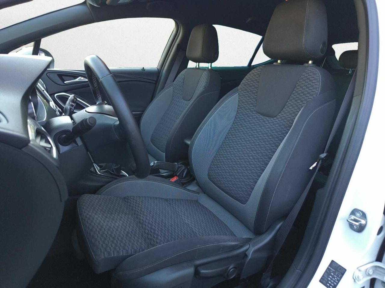 Opel Astra 1.5 D DVC 77 KW 105 CV EDITION  - Foto 2