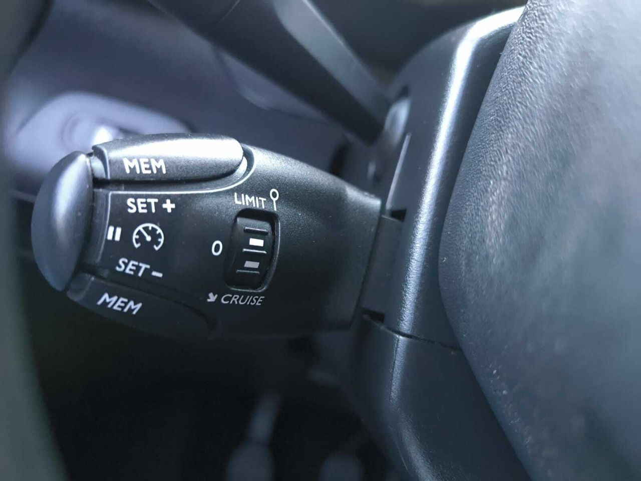 Peugeot Rifter NAV + BLUE HDI 100 CV STANDARD  - Foto 2