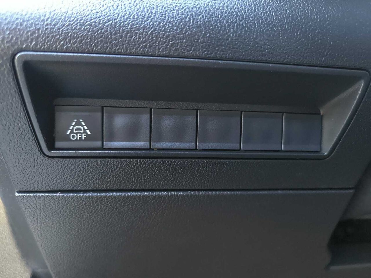 Peugeot Rifter NAV + BLUE HDI 100 CV STANDARD  - Foto 2