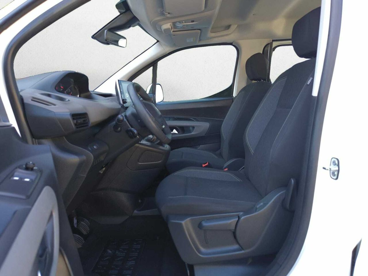 Peugeot Rifter NAV + BLUE HDI 100 CV STANDARD  - Foto 2